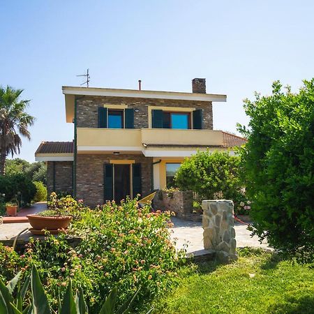 Villa Patrizia Стинтино Экстерьер фото
