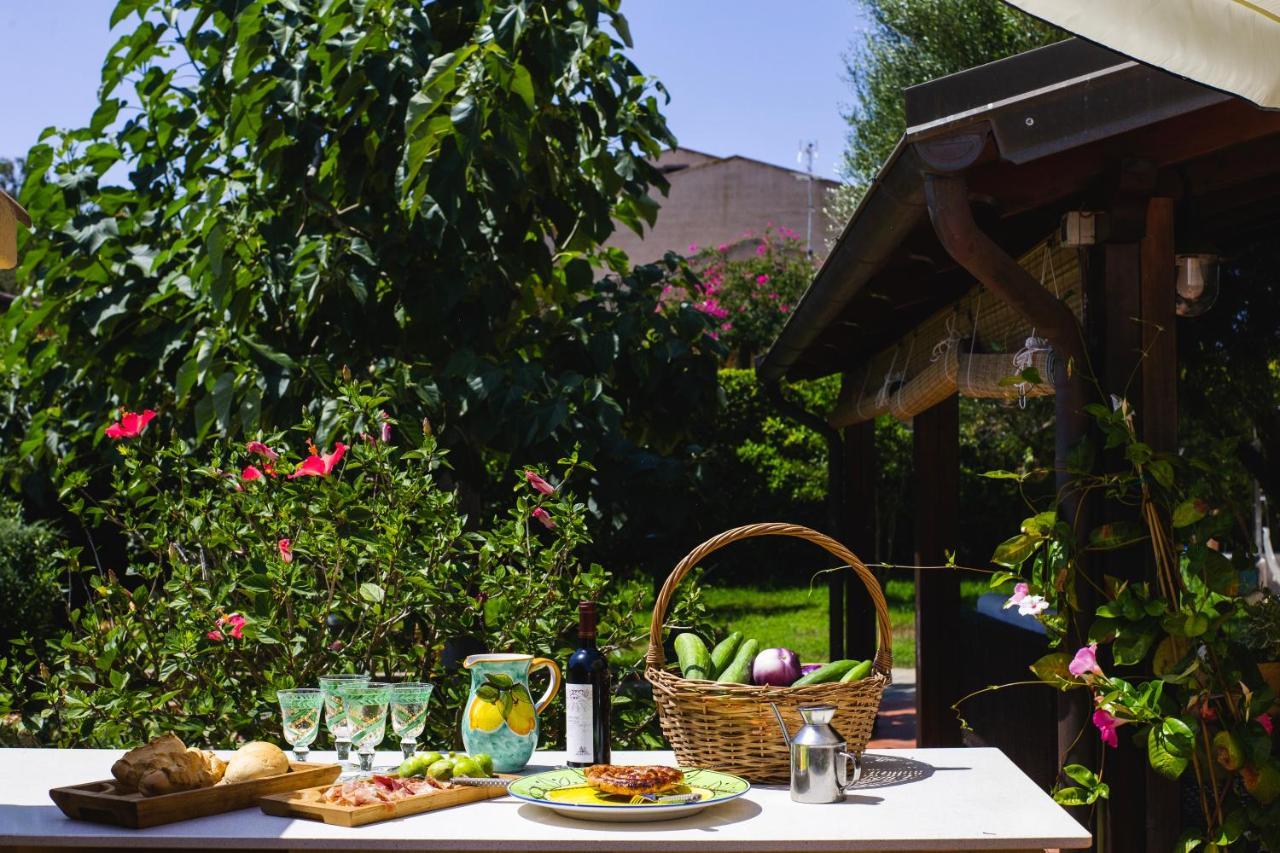 Villa Patrizia Стинтино Экстерьер фото