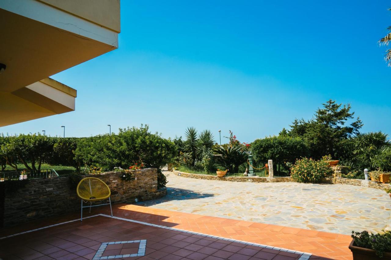 Villa Patrizia Стинтино Экстерьер фото